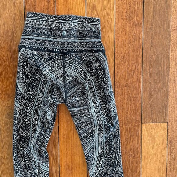 Lululemon Wunder Under HR Tight - Size 2 - Picture 6 of 8